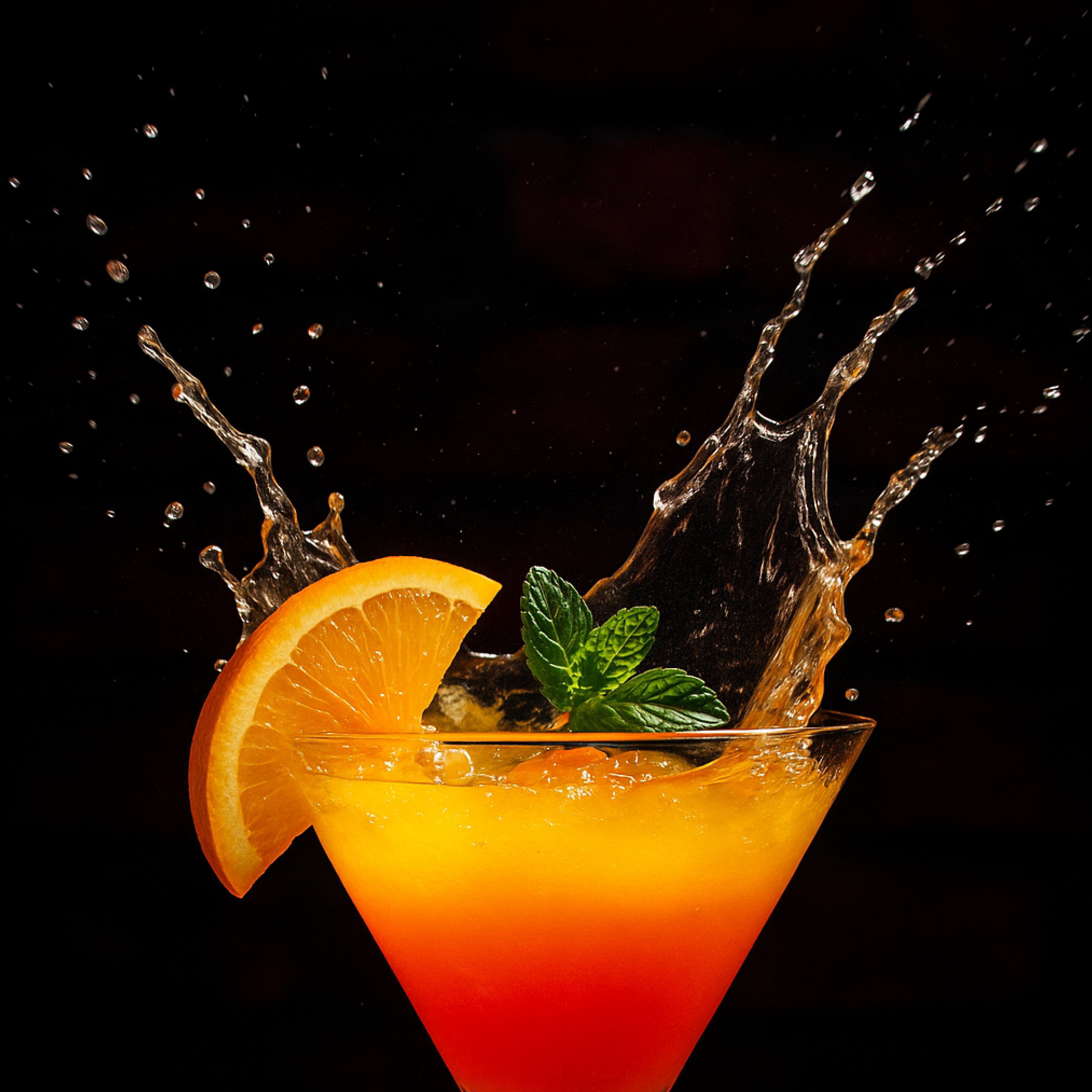 Cocktails from BLNDRGRPHY: The best perfume for the dance floor at the club.